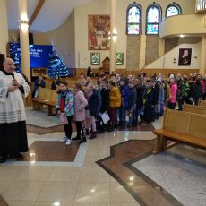 Spotkanie z dziećmi uczestniczącymi w grudniowych mszach roratnich Spotkanie z dziećmi uczestniczącymi w grudniowych mszach roratnich